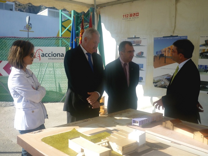 El consejero Manuel Campos visita la sede de Seguridad Ciudadana de Cehegín