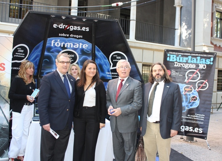 Sanidad inaugura el estand e-drogas en el Campus de la Merced