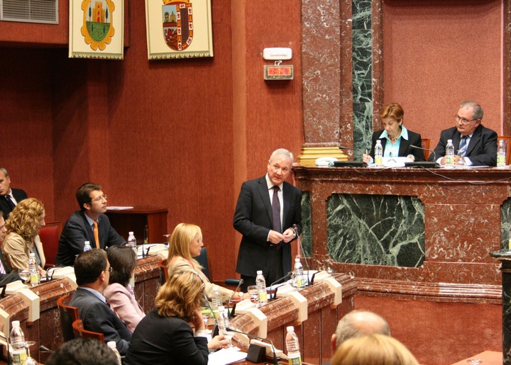 El presidente de la Comunidad compareció hoy en la Asamblea Regional