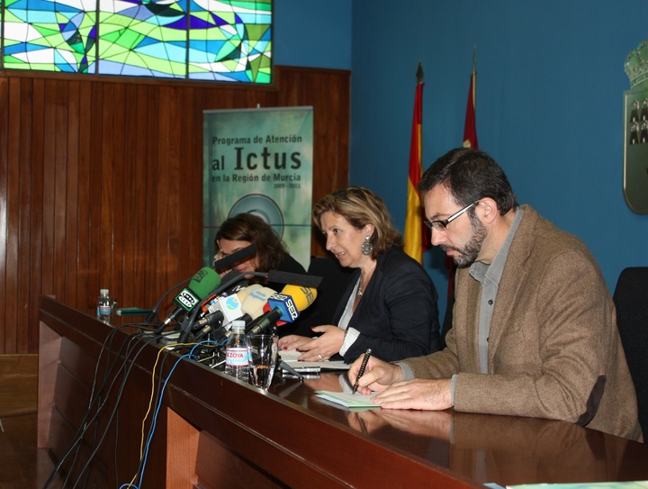 Palacios presenta en rueda de prensa las novedades del Programa de Atención al Ictus