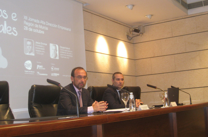 El consejero de Universidades, Empresa e Investigación, Salvador Marín, junto al presidente de AJE Región de Murcia, Andrés Romero, inauguran la XII Jornada de Alta Dirección Empresarial 'Sueños e ideales'