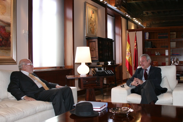 El presidente de la Comunidad, Ramón Luis Valcárcel, recibe al fiscal jefe del TSJ de Murcia, Manuel López Bernal (2)