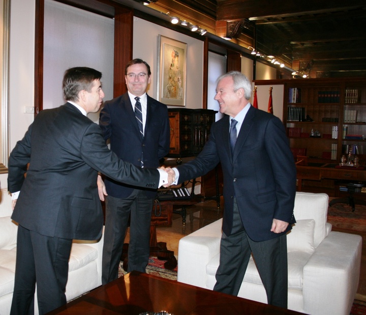 El presidente de la Comunidad, Ramón Luis Valcárcel, recibe al presidente de la empresa PricewaterhouseCoopers (PwC) España (1)