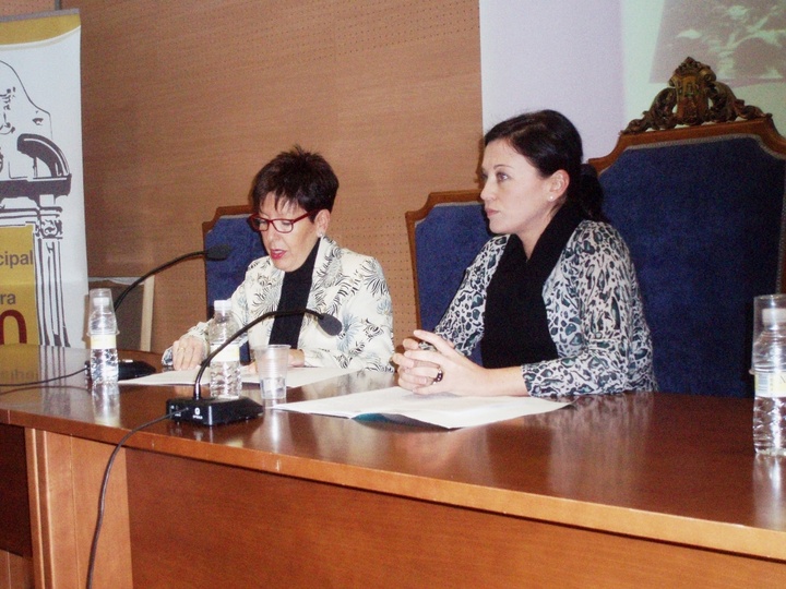 Teresa Moreno inaugura unas jornadas sobre violencia de género en Yecla