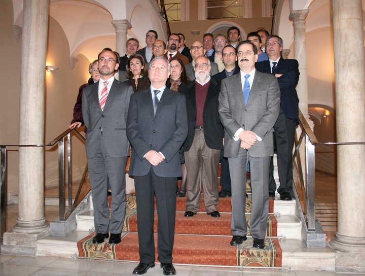 Valcárcel presenta el libro 'Una Región de Ciencia. 20 historias de excelencia investigadora de la Región de Murcia'