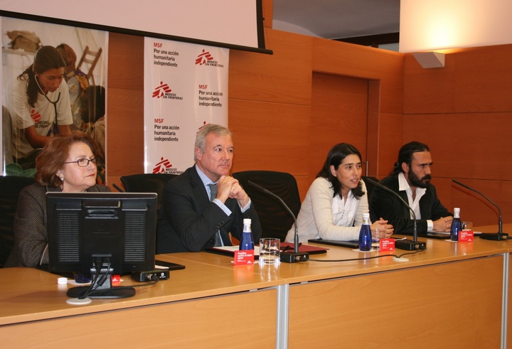 El presidente de la Comunidad presenta la campaña de Médicos Sin Fronteras 'Pastillas contra el dolor ajeno'
