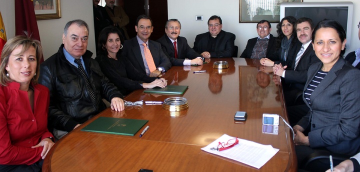 Inmaculada García suscribe un acuerdo de colaboración con el Gobierno de Yucatán (México)