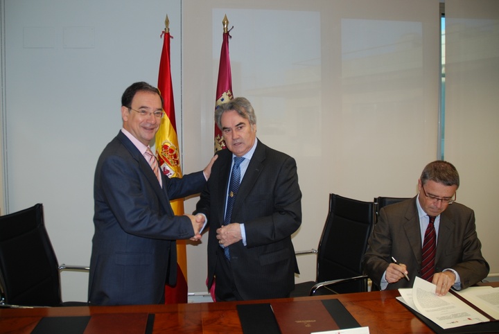 Convenio de colaboración con CAM en materia de personas mayores