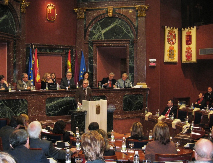 Valcárcel interviene en la Asamblea Regional en el pleno de la ley de Medidas Extraordinarias para la Sostenibilidad de las Finanzas Públicas
