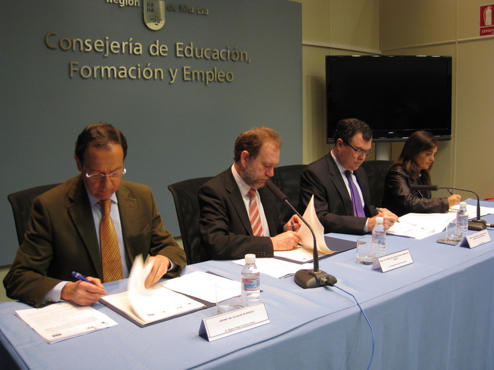 Firma convenio formación aeropuerto