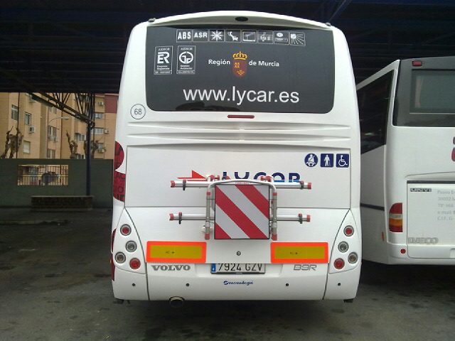 La Comunidad apuesta por una red de transporte público que combine el autobús y la bicicleta