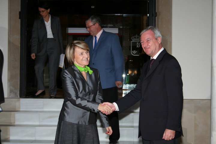 El jefe del Ejecutivo regional recibe a la comisaria de Política Regional de la UE, Danuta Hübner
