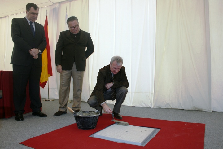El presidente coloca la primera piedra de las obras de mejora de la carretera de Molina a Fortuna