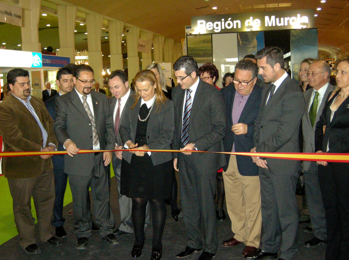 La directora general de Turismo inaugura Turismur