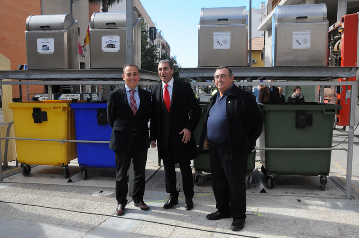 Entrega contenedores Ayuntamiento de Beniel
