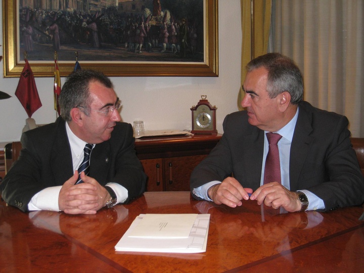 Manuel Campos se reúne con Rafael González Tovar para tratar la seguridad de protección a miembros del Consejo de Gobierno
