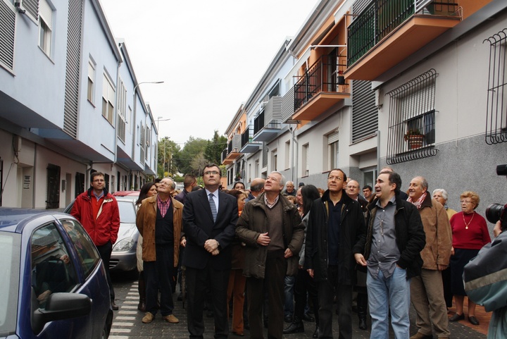El presidente de la Comunidad visita el barrio de Los Almendros, en la pedanía murciana de La Alberca (2)