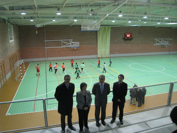 El consejero de Cultura y Turismo inaugura el nuevo pabellón polideportivo de Pliego