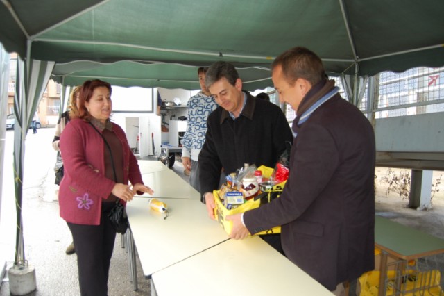 Concurso de doblado de bolsas plásticas en Alguazas