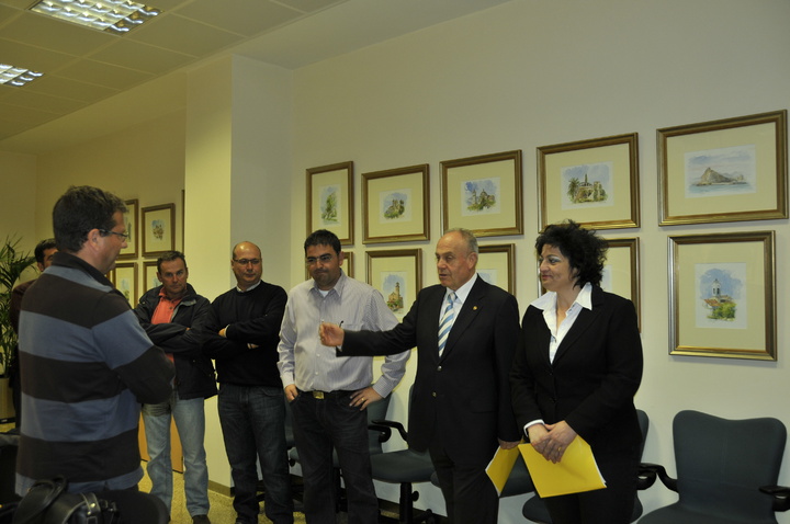Visita de una delegación de agricultores de Monforte (Alicante) a la Región para conocer el programa de nuevas variedades de uva de mesa