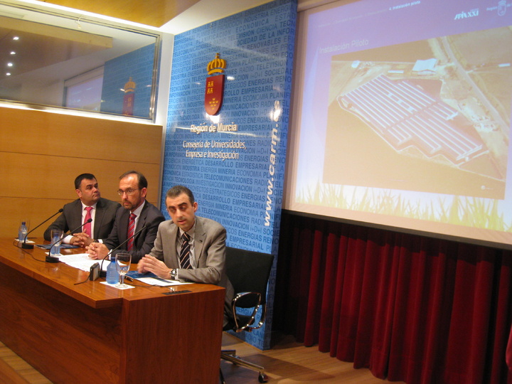 Imagen de la presentación del proyecto de energía solar fotovoltaica del Grupo Apia XXI en Totana