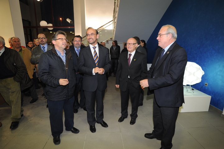 El consejero de Universidades, Empresa e Investigación, Salvador Marín, acompañado por el alcalde de Caravaca de la Cruz, Domingo Aranda, inaugura el Centro de Multiservicios del Polígono Industrial 'La Cávila' del municipio