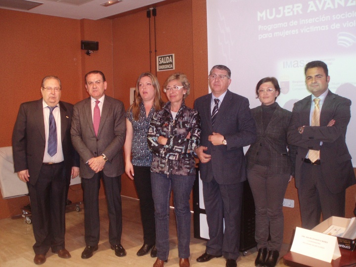 Teresa Moreno y Juan Castaño clausuran el programa 'Mujer Avanza'