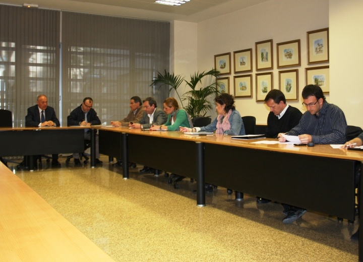 Reunión con los representantes del sector productor y comercializador de frutas de hueso de la Región