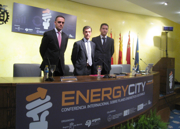 El secretario general de la Consejería de Universidades, Empresa e Investigación, Antonio Sánchez-Solís, abrió esta mañana abre la Conferencia Internacional sobre Planes Energéticos Sostenibles