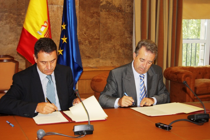El secretario de Estado de Medio Rural y Agua, Josep Puxeu, y el consejero de Agricultura y Agua, Antonio Cerdá. (Imagen de archivo)