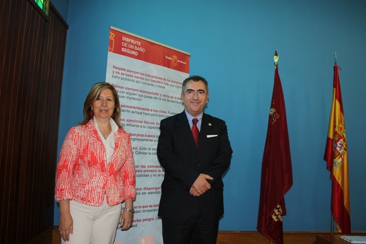 El Gobierno regional presenta la campaña 'Disfrute de un baño seguro'