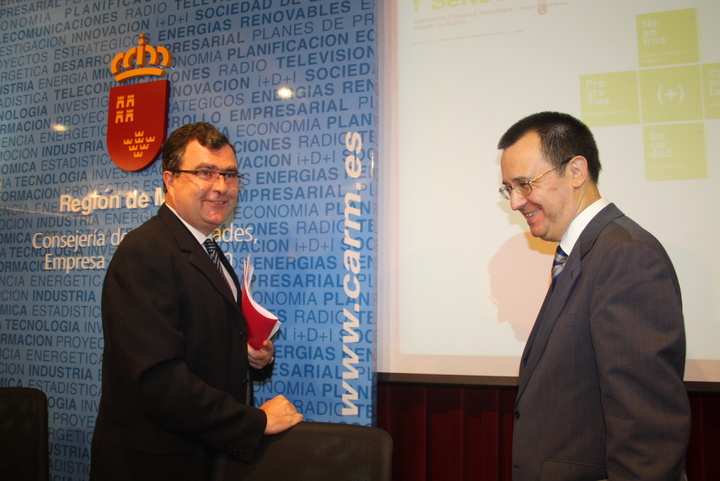 Ballesta presenta el nuevo Portal Regional de Ciencia y Tecnología (2)