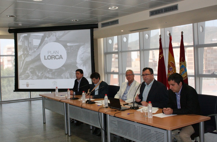 El presidente de la Comunidad, Ramón Luis Valcárcel, presenta el Plan Lorca (2)