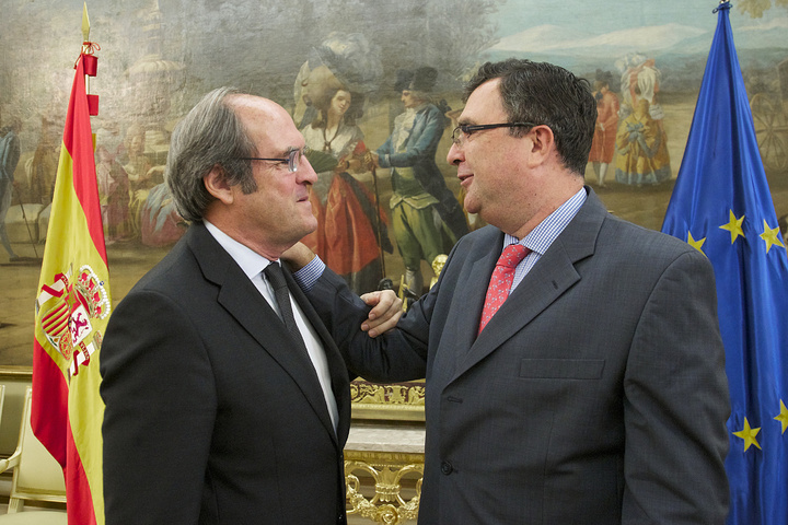 El consejero de Universidades, Empresa e Investigación, José Ballesta, junto al ministro Ángel Gabilondo en la Conferencia General de Política Universitaria