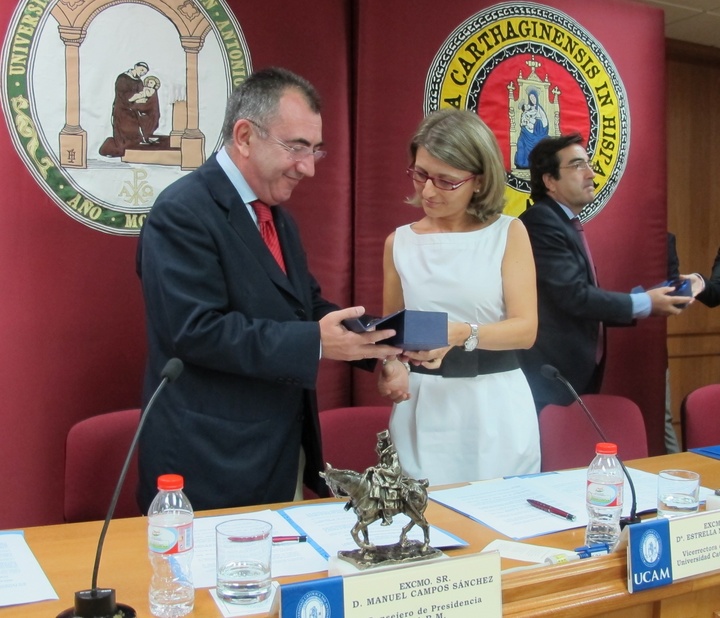 Imposición de becas y entrega de diplomas a la primera promoción del 'Máster Oficial en Ciencias de la Seguridad y Criminología' (2)