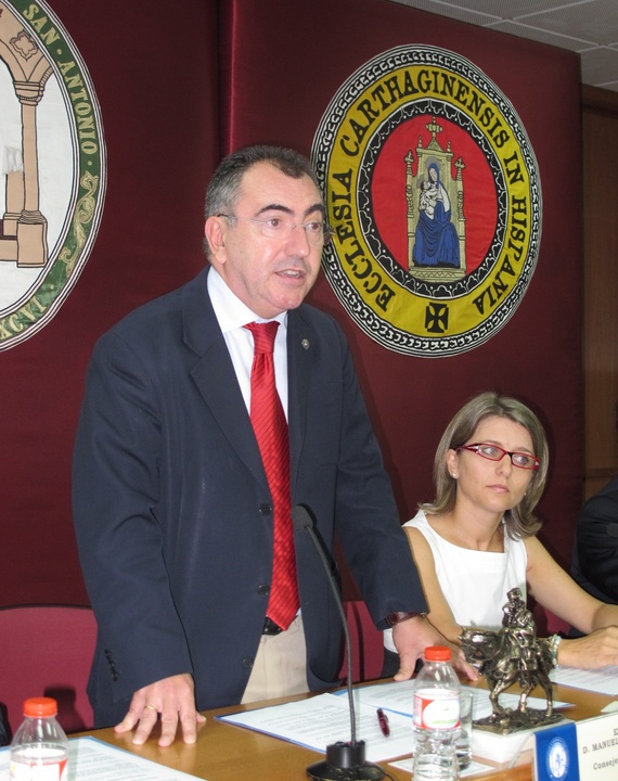 Imposición de becas y entrega de diplomas a la primera promoción del 'Máster Oficial en Ciencias de la Seguridad y Criminología'