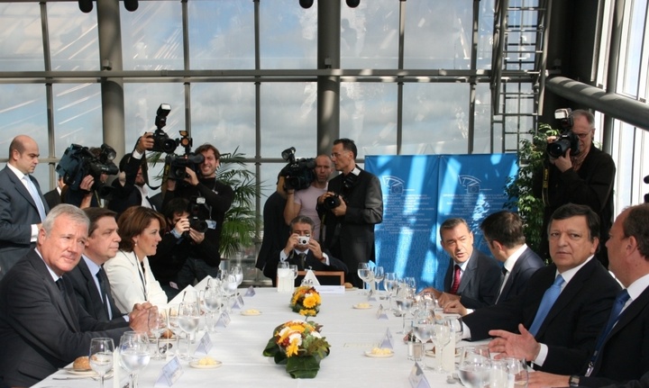 Valcárcel participa, junto con otros presidentes de comunidades autónomas de España, en una reunión con el presidente de la Comisión Europea