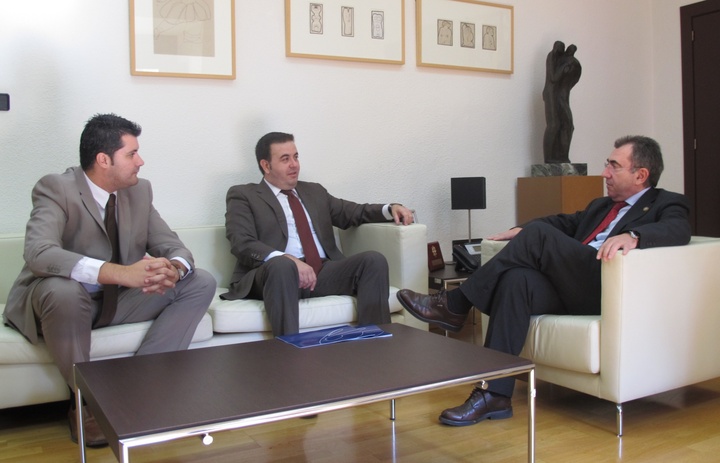 El consejero Manuel Campos se reúne con el director de Salzillo Seguridad