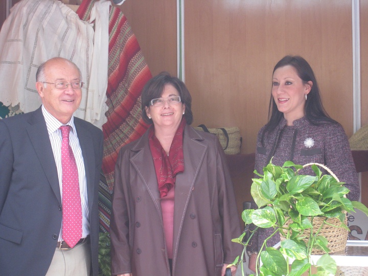 María Dolores Alarcón inaugura una muestra de Artesanía en Cieza