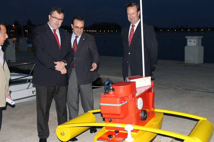 Visita a la exposición de robots submarinos