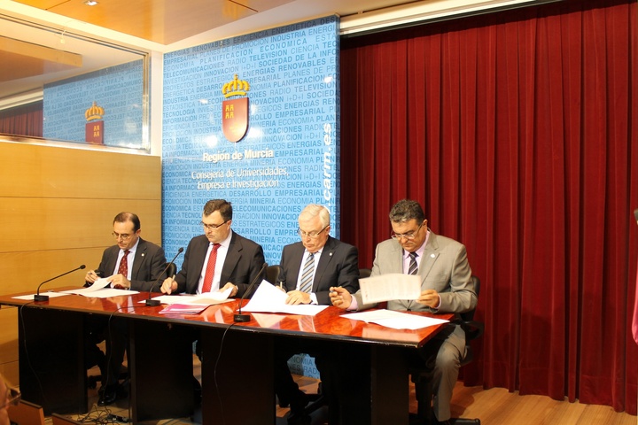 Firma del convenio de colaboración con la Federación de Parques Empresariales de la Región y las universidades públicas (2)