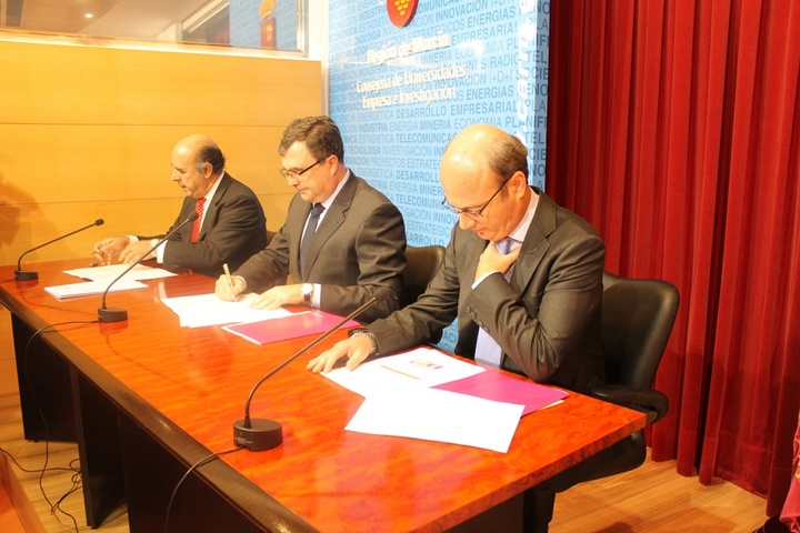 Firma convenio con la Fundación Repsol (1)