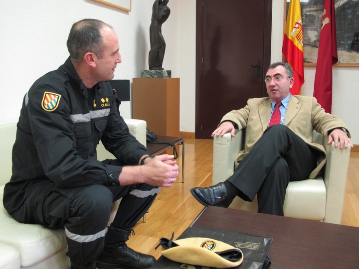 El consejero Manuel Campos recibe al jefe del III Batallón de Intervención en Emergencias BIEM III