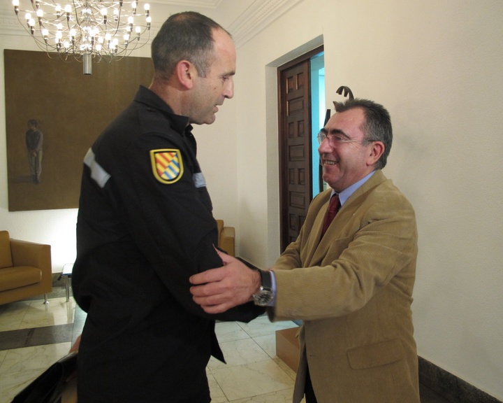El consejero Manuel Campos recibe al jefe del III Batallón de Intervención en Emergencias BIEM III (2)