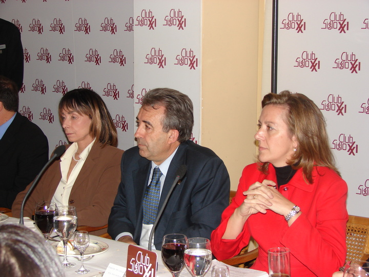 El consejero de Agricultura y Agua participa en los debates del Club Siglo XXI