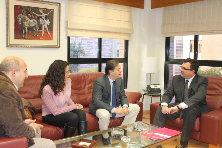 Reunión del consejero de Universidades, Empresa e Investigación con el alcalde de Bullas