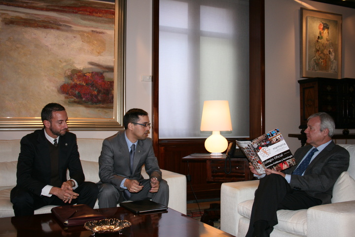 Valcárcel recibe al decano del Colegio Oficial de Ciencias Políticas y Sociología II