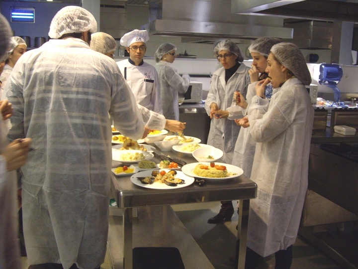 El Centro de Cualificación Turística celebra un curso de cocina saludable con microondas (2)
