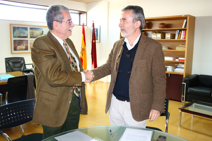 Proyectos y documentos de la actividad profesional del arquitecto murciano Juan Antonio Molina Serrano