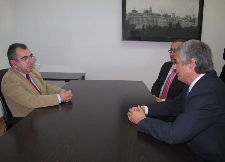 El consejero de Presidencia se reúne con el gerente del 061
